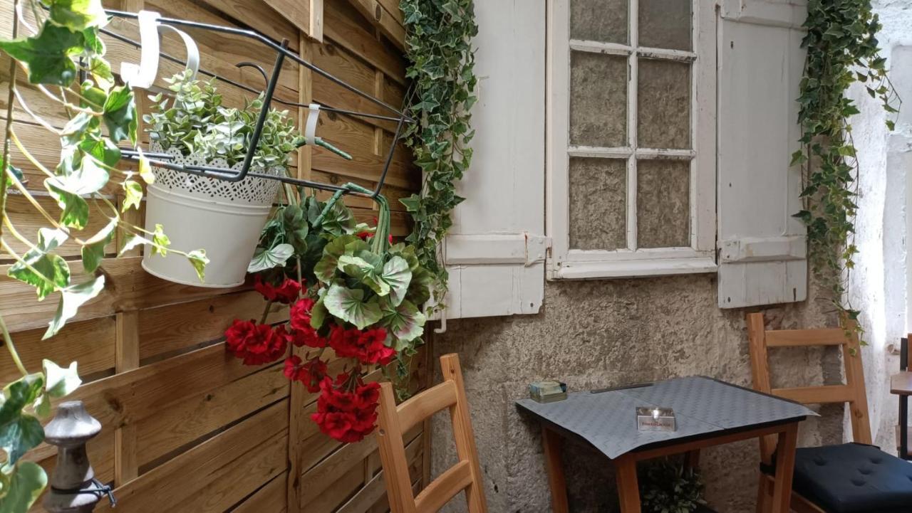 Now Bastidor Jovial Hostel Lisbon Bagian luar foto